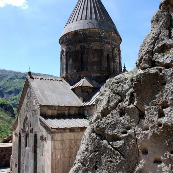Фотография 3 - Храм Гарни, Монастырь Гегард 